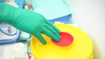 L’organisation du tri des déchets au bloc opératoire.