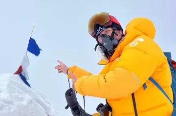 le Dr François-Paul Ehkirch au sommet du Makalu à 8 483 mètres